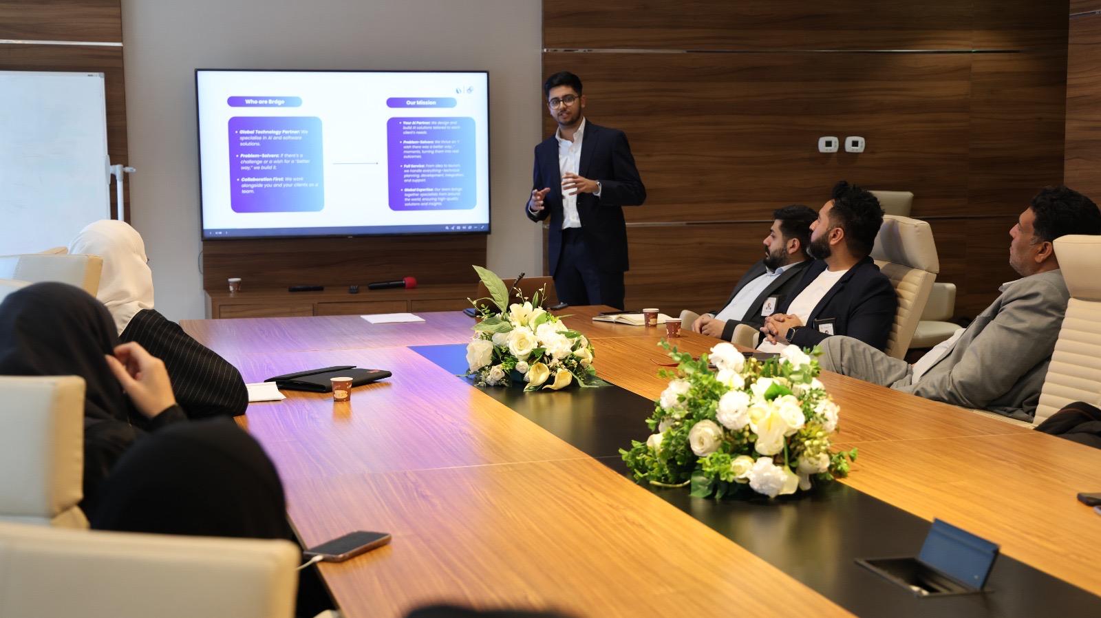 Saachin Bhatt presenting Brdge to a leadership audience
